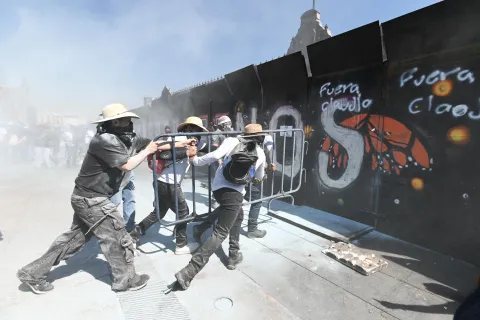 Van 40 detenidos en la Ciudad de México tras Marcha de la Generación Z.