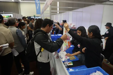 Entrega de kits "Por amor al Maratón Puebla 2025".