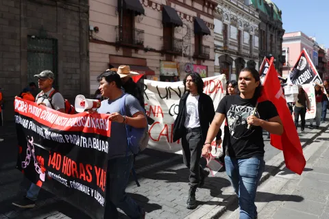 Con marcha piden aprobación de jornada laboral de 40 horas.
