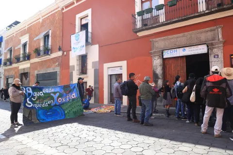 Debido a una manifestación hay cierre vial en la esquina dela CDH.