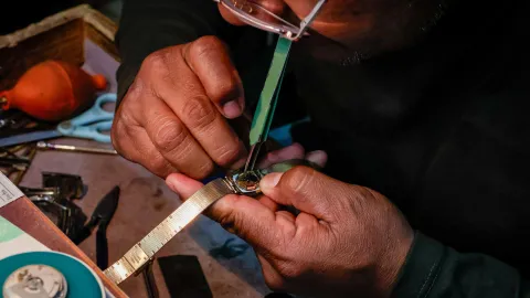 Tradición que perdura: 60 años de oficio relojero en una familia tlaxcalteca.