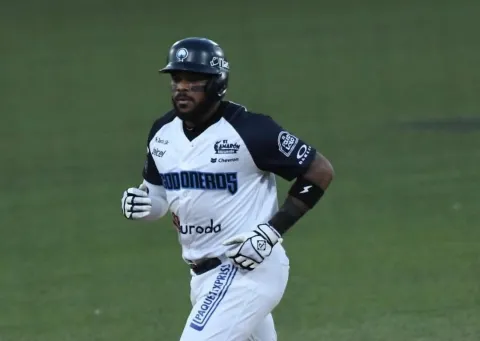 Phillip Ervin se fue de 3-3 con tres anotaciones y tres producidas en la victoria de Guasave 11-6 sobre los Águilas de Mexicali.