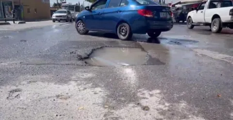 Vecinos de Puebla reportan hundimiento en la calle 16 de Septiembre.