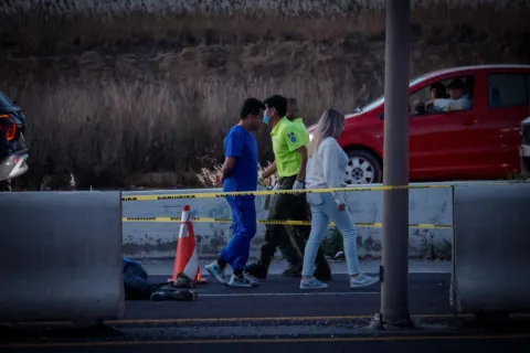 Muere masculino al ser atropellado sobre la autopista Apizaco-Tlaxcala de altura de Belén.