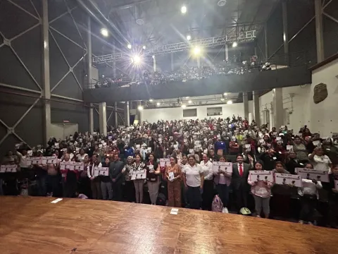 Tonantzin Fernández, con su programa "Mujeres Heroínas".