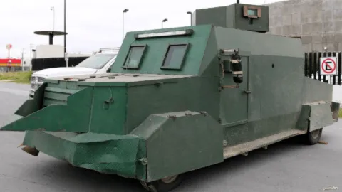 Guardia Nacional decomisó vehículo con blindaje artesanal en Michoacán 