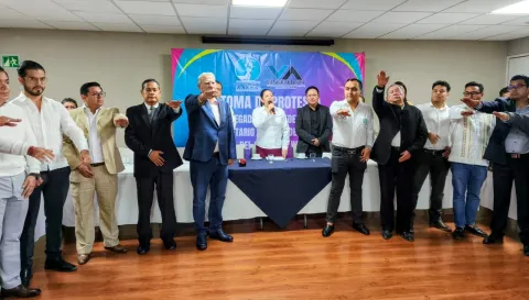 Adrián Ibarra Villa rindió protesta como nuevo dirigente en Puebla del Sindicato Vanguardista de Trabajadores de las Industrias.