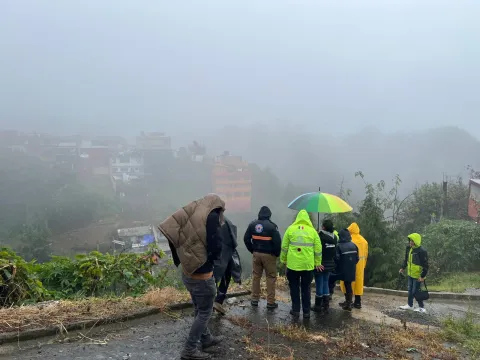 Recorrido por las colonias La Aurora y Sabiso, en Teziutlán, Puebla, para supervisar zonas de riesgo e implementar acciones de reducción de riesgos.