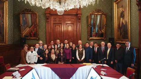 En Palacio Nacional, Claudia Sheinbaum se reunió con gobernadoras y gobernadores de entidades incorporadas a IMSS-Bienestar.