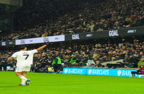 Raúl Jiménez fue el héroe del Fulham, al anotar para el 1-0 de su equipo sobre el Sunderland.