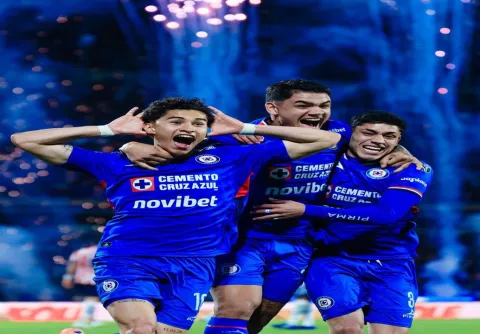 Cruz Azul avanza a semifinales tras vencer 3-2 a Guadalajara.