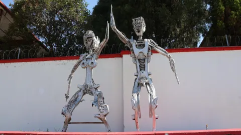 Esculturas del CBTIS 212, identidad visual y punto de referencia en Tetla, Tlaxcala.