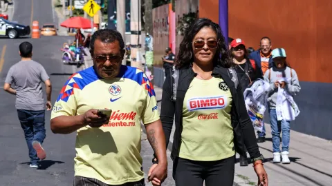 Buena respuesta de aficionados al "Partido de Leyendas" en el estadio Tlahuicole en la ciudad de Tlaxcala.