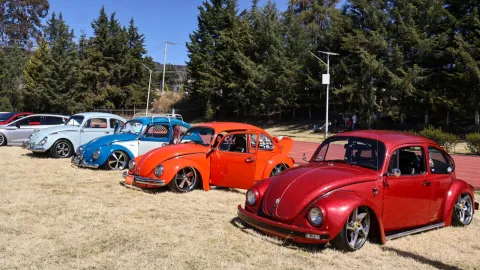 Más de 25 carros protagonizan vibrante encuentro automotriz en Panotla.