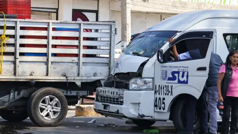 Fuerte choque en la Santa Ana-Tlaxcala deja varios heridos, entre ellos una mujer embarazada.