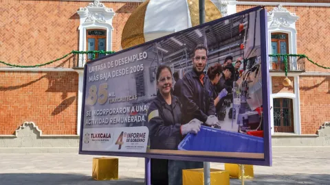 Tlaxcala anticipa el Cuarto Informe de la gobernadora, Lorena Cuéllar Cisnero, con exhibición de logros en la Plaza de la Constitución.