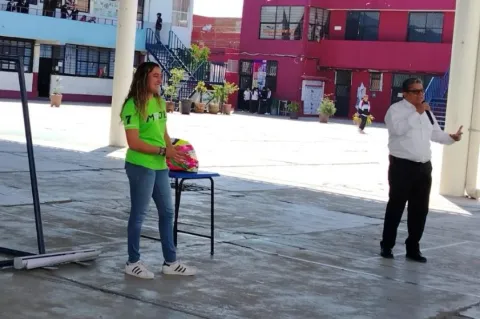 Majo Rodríguez participó en la charla "Acción Deportiva", realizada en la Escuela Secundaria "Héroes de la Reforma" en Puebla.