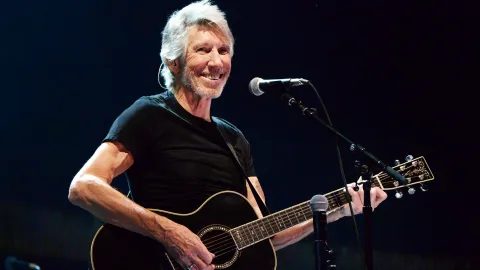 Roger Waters aplaude que Sheinbaum haya aceptado darle asilo a Betssy Chávez 