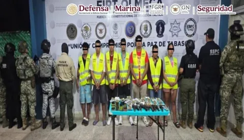 En dos acciones operativas realizadas en los municipios de Macuspana y Jalpa, detuvieron a ocho personas, a quienes les aseguraron armas y droga.