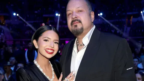 Pepe Aguilar recibe criticas tras grabar de forma inapropiada el cuerpo de su hija  