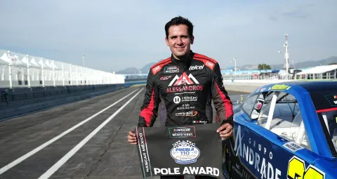 Rubén Rovelo, de Alessandros, se queda con la pole de NASCAR México en el final de temporada del domingo en el Miguel E. Abed de Amozoc, Puebla.