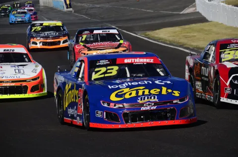 Max Gutiérrez terminó como subcampeón de la NASCAR México.