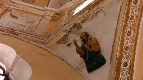 Capilla de San Nicolás en Tlaxcala muestra deterioro en su estructura pese a su valor histórico.