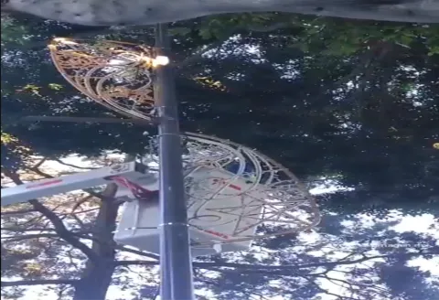 Este martes cuatro de noviembre comenzó la instalación de adornos navideños en la ciudad de Puebla.