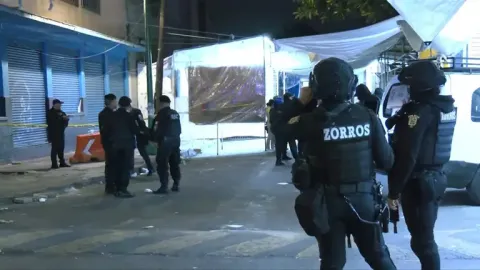 Un saldo de una persona muerta y una más herida, dejó una balacera en el barrio de Tepito.