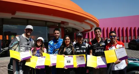 Autoridades de NASCAR y pilotos, visitaron el CRIT de Puebla.