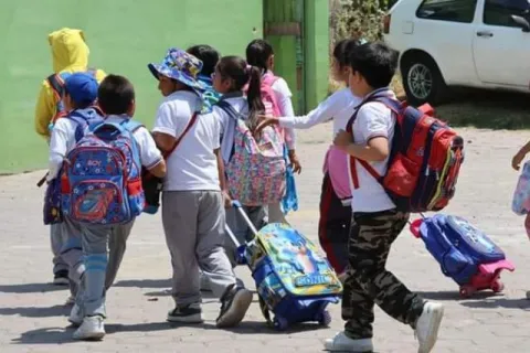 niños en escuela