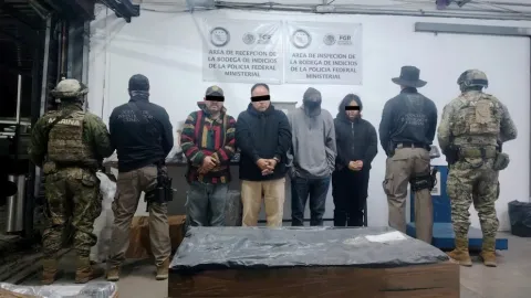 En Jalisco, autoridades federales desarticulan una célula dedicada al tráfico de estupefacientes.