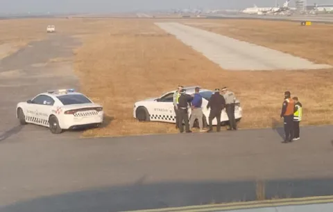 Fue detenido un sujeto que ingresó a la pista del Aeropuerto Internacional de Guadalajara.