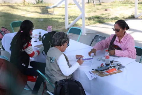 Acuden a realizar su registro para el Programa de Bienestar en Tres Cruces Puebla.