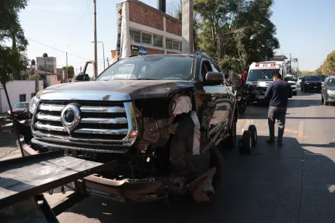 Un aparatoso accidente automovilístico se registró en se la esquina de 35 Sur y bulevar Atlixco en la ciudad de Puebla.