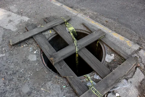 CFE, Telmex y Total Play, las tres empresas con más reporte de robos o daños en tapas de registros urbanos en la ciudad de Puebla.