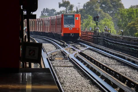 Habrá horarios especiales de Metro y Metrobús por fin de año en la CDMX.