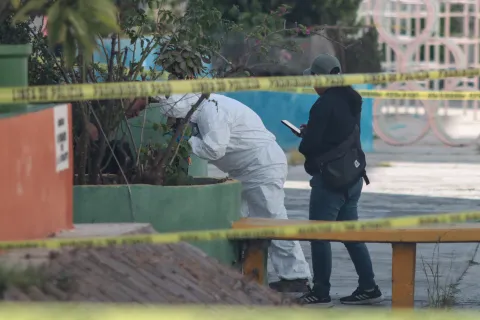 Hombre sin vida por impactos de bala en Unidad Habitacional La Margarita, en Puebla.