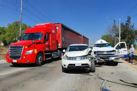 Se registra carambola en Periférico Ecológico, a la altura de Cuautlancingo.