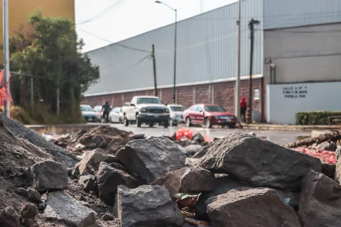 Puente cerrado por escombro en San José Los Cerritos en la ciudad de Puebla.