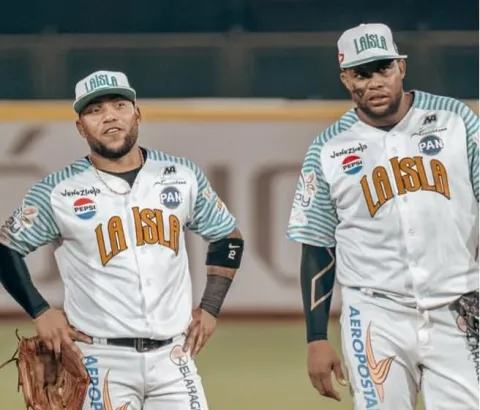 Juan Santana se fue de 4-2 con jonrón y par de producciones y guió al triunfo a los Bravos de Margarita por pizarra de 8-0 sobre los Tigres de Aragua.