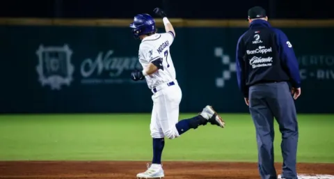 Ciro Norzagaray disparó su segundo jonrón del invierno y colaboró en la remontada de los Jaguares de Nayarit, vencieron 9-5 a los Charros de Jalisco.