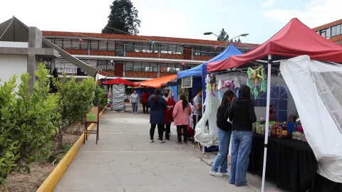 Último día de la Feria Navideña del Seminario de Tlaxcala.