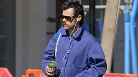 Por una foto de Harry Styles, aumentan ventas de audífonos alámbricos 