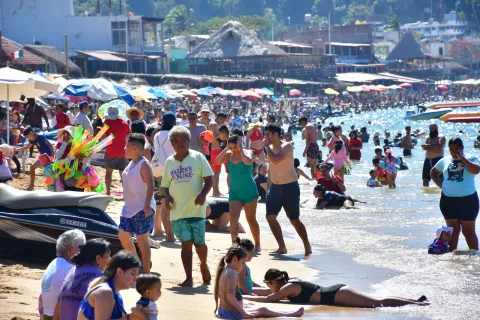 Acapulco abarrotado en el último día del año; la ocupación hotelera 96.1%.