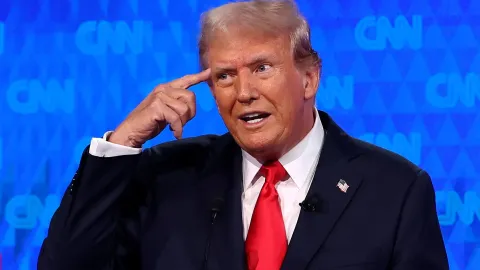 Trump amenaza con censurar a comediantes que hablen mal de su gobierno 