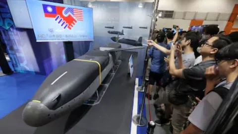 China impone sanciones contra armeras de EU por tensión en Taiwán 