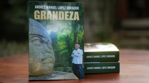 El nuevo libro de AMLO fue todo un éxito de ventas en la FIL de Guadalajara