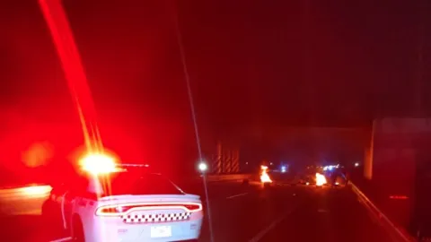 Bloqueado circulación vial por una manifestación a la altura del kilómetro 225 de la carretera del Libramiento Arco Norte.