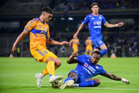 Cruz Azul y Tigres terminan 1-1 en la ida de la semifinal del Torneo Apertura 2025.